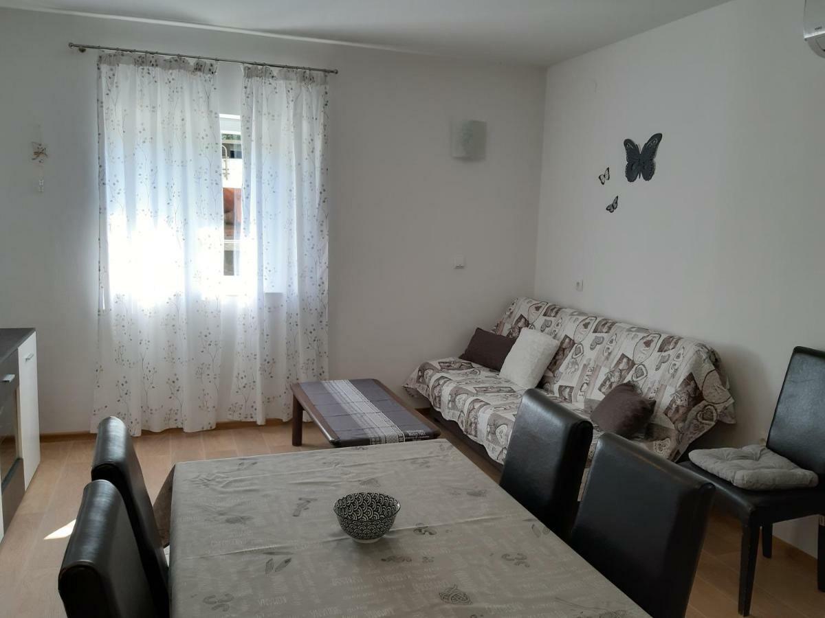 Apartment Butterfly - For Rest And Relaxation