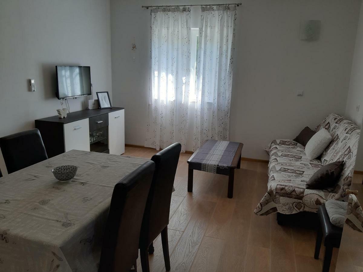 Apartment Butterfly - For Rest And Relaxation Split